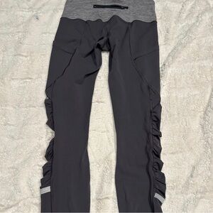 lululemon athletica Black Leggings with Gray Waistband, Ruffle Side Panels EUC